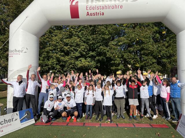 Sportlicher Ehrgeiz mit dem Willen etwas Gutes zu tun: Der "Lebenslauf – next Generation" war ein Gemeinschaftserlebnis der Kühnsdorfer Schulen, Sponsoren und Unterstützer und ein super Erfolg für die gute Sache. | Foto: RMK