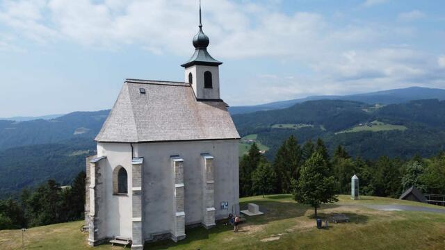 Der Wolfgangikogel und die beliebten Wolfgangikirche in Hollenegg wurden in den letzten Wochen mutwillig verunstaltet und beschädigt.  | Foto: KK