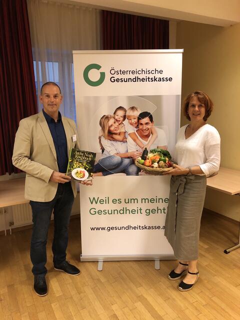 David Pollak (Leiter der ÖGK Zwettl) und Ernährungswissenschafterin Nicole Seiler behandelten die gängigsten Fragen zum Thema. | Foto: Foto: ÖGK