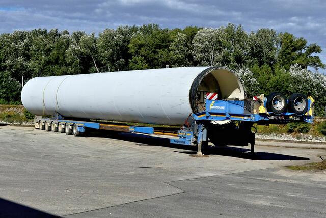 Spezialtransporter für den Straßentransport, Eigengewicht 16.000 kg und einer Länge bis zu 13 m