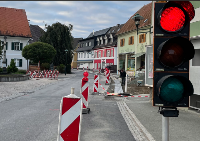 Derzeit regeln Ampeln den Verkehr im Bereich der Sanierung. Am Ende der Bauzeit wird es kurzzeitig eine Totalsperre in Groß St. Florian geben.