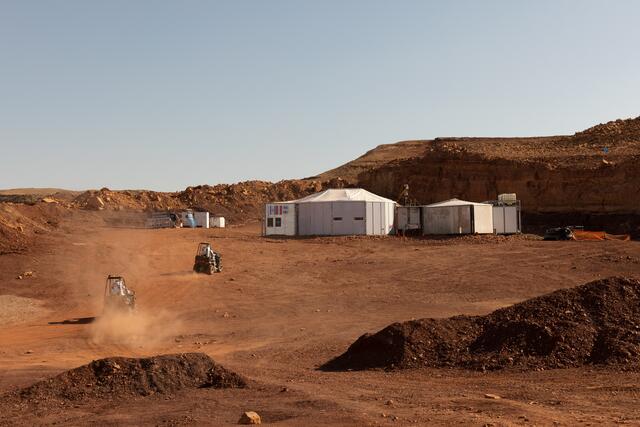 Analog astronauts driving on quad bike to habitat | Foto: (c) OeWF (Florian Voggeneder)