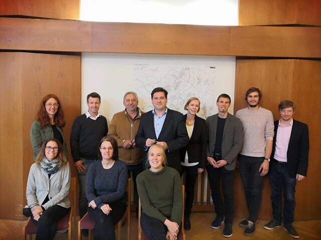 (Dagmar Schober (NÖ.Regional), Tina Dehn & Friederike Steinwender (Bauamt Traiskirchen), Cordula Müller (GGR Oberwaltersdorf), Roman Riesner (Bauamt Baden), Alfred Reinisch (Bgm. Tattendorf), Stefan Sziruczek (Bgm. Baden), Wibke Strahl-Naderer (NÖ.Regional), Michael Skoric & Johann Schneider (con.sens mobilitätsdesign), Michael Madreiter (Bauamt Baden)
