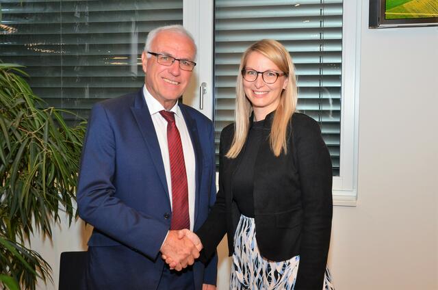 Alt-Bürgermeister Josef Ruschak wurde in Natternbach nun offiziell von seiner Nachfolgerin Nadine Humberger abgelöst.