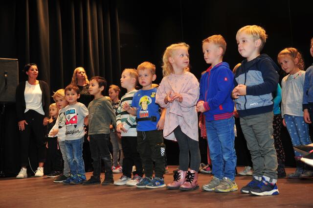 Auch die "Kindergarlter" hatten zur Eröffnung des Gebäudes einiges vorbereitet.