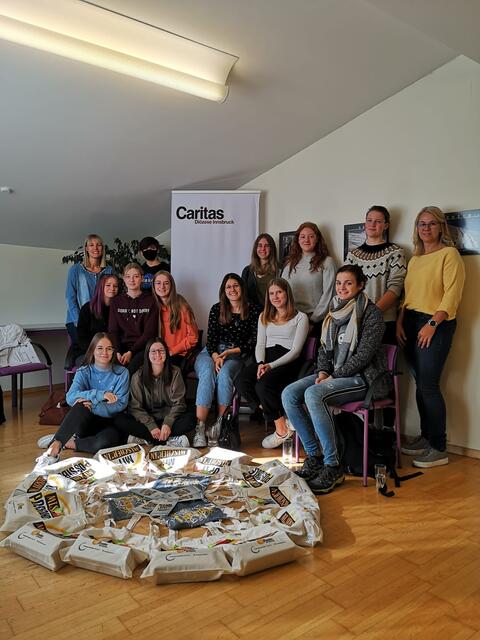 Das diesjährige Sozialprojekt wurde von Michaela Huber (Caritas Lienz) und Petra Egger (Dekanatsjugend Lienz) begleitet und tatkräftig unterstützt.