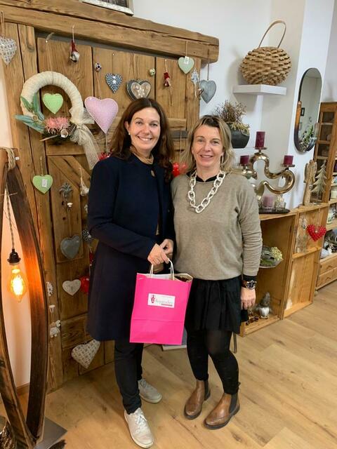 Melanie Eckhardt mit Dekoparadies-Chefin Elke Hodosi. | Foto: WK BGLD