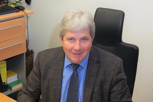 Bezirkshauptmann Max Wiesenhofer appelliert:"Schickt eure Kinder in die Schule!" | Foto: KK