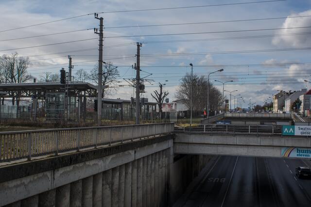 Die Unterführung beim Bahnhof Kaiserebersdorf könnte für den neuen 72er zum – lösbaren – Problem werden.