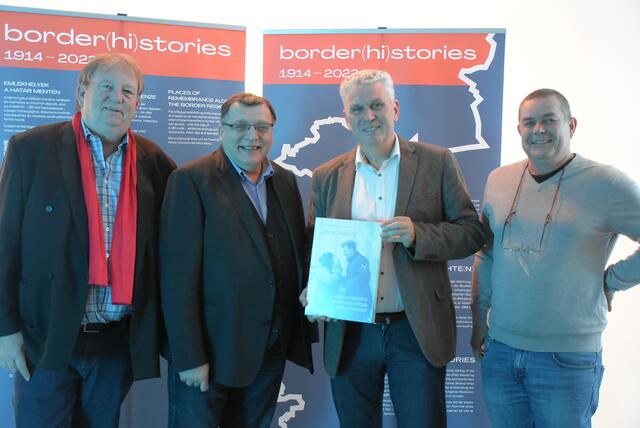 Buchpräsentation: Horst Horvath (Roma Volkshochschule Burgenland), Gerhard Baumgartner und Herbert Brettl (Autoren), Andreas Lehner (Vorsitzender VHS Roma)
 | Foto: Christian Ringbauer