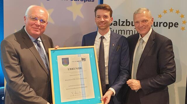 Der IRE Institut der Regionen Europas Vorsitzende Franz Schausberger, Europa-Gemeinderat David Wieser, Landtagsabgeortnete Josef Schöchl