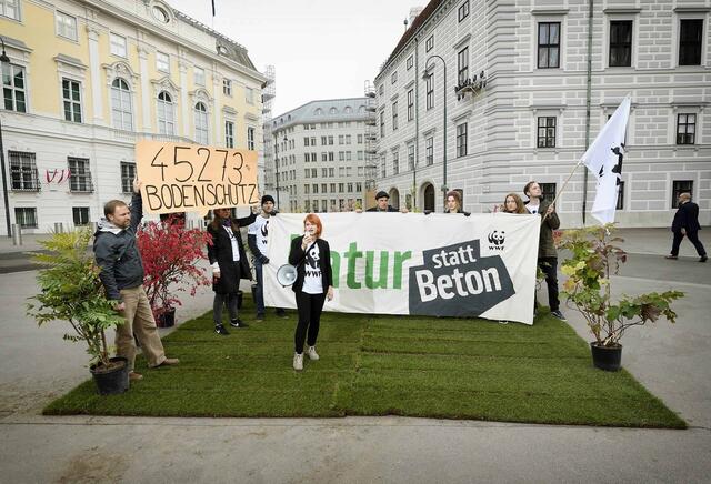 Über 45.000 Menschen haben die Petition "Natur statt Beton" des WWF unterschrieben.