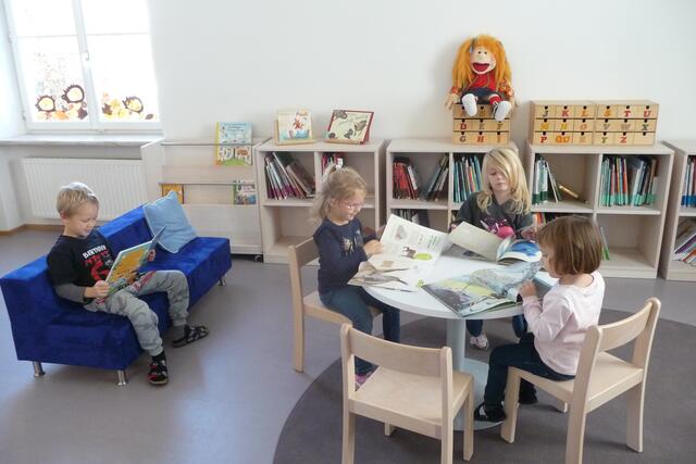 In der Kinderkrippe blühen die Kleinen voll auf.
