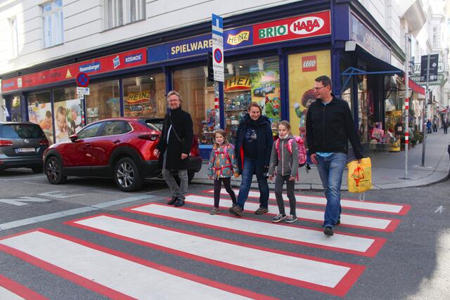 Das Maßnahmenpaket der Stadt Wien und des Bezirks zeigt Wirkung: Überall entstehen neue Zebrastreifen in der Josefstadt. 
 | Foto: Valentina Heinisch/BV 8
