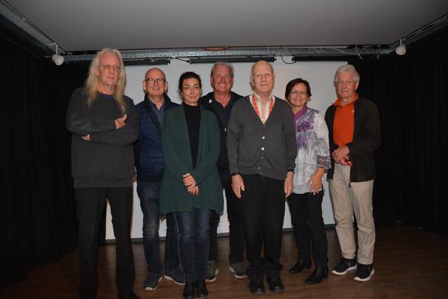 Der neu gewählte Vorstand des Heimatmuseumsvereines Wörgl besteht aus Obmann-Stellvertreter Mike Zangerl, Kassier Franz Bode, Schriftführerin Marlies Wohlschlager, Obmann Manfred Feiersinger, Ehrenmitglied Hans Gwiggner, Freigeldreferentin Veronika Spielbichler und Kassierstellvertreter Helmut Wechner (v.l.). | Foto: Oberhauser