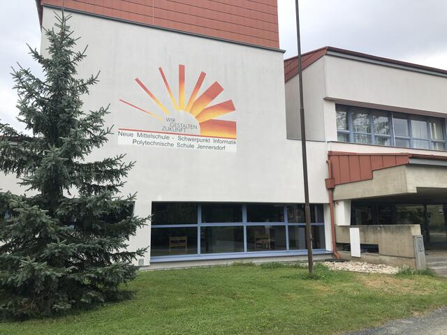 Angesichts von 20 Covid-19-Fällen wird ab morgen, Mittwoch, dem 20. Oktober, bis 2. November der Präsenzunterricht an der Mittelschule Jennersdorf ausgesetzt. | Foto: Elisabeth Kloiber