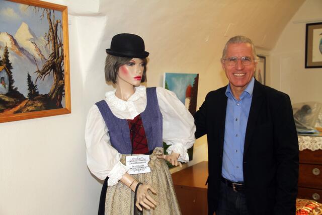 Andy Hermann, als Autor selbst in schriftlicher Weise ein Kunstschaffender, führt nach telefonischer Anmeldung durch das Heimatmuseum. | Foto: Friedrich Doppelmair