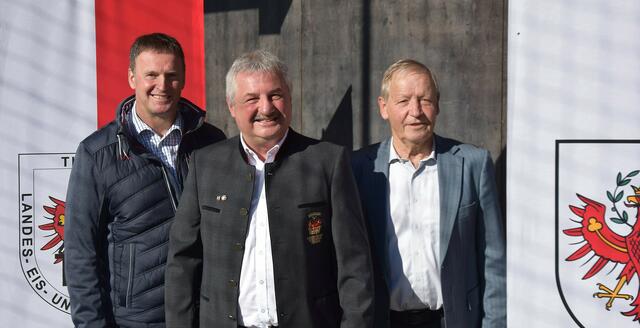 GR, Kultur und Sportreferent Franz Moser, TLEV-Präsident Hermann Huber und Sportunion Tirol-Ehrenpräsident Günther Mitterbauer (von li. nach re.).