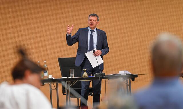 Bürgermeister Georg Willi wird mit zahlreichen Forderungen konfrontiert.