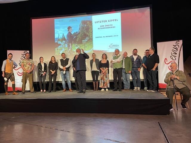 Nach der Filmpremiere bat Regisseur Julian Pölsler alle mitwirkenden Akteure auf die Bühne.