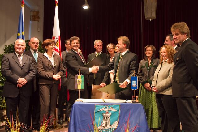 Vertragsunterzeichnung der Städtepartnerschaft zwischen Bad Ischl und Opatija. | Foto: Christoph Lenzenweger