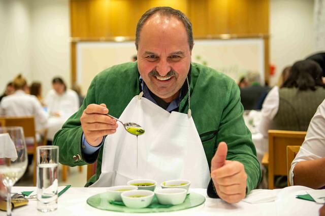 Starkoch und Starjuror Johann Lafer erfreute sich am besten Kürbiskernöl.