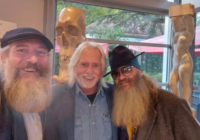 Künstler Matthias Claudius Aigner, Naturfilmer und Laudator Erich Pröll und Performance-Künstler Patrik Huber. | Foto: Aigner