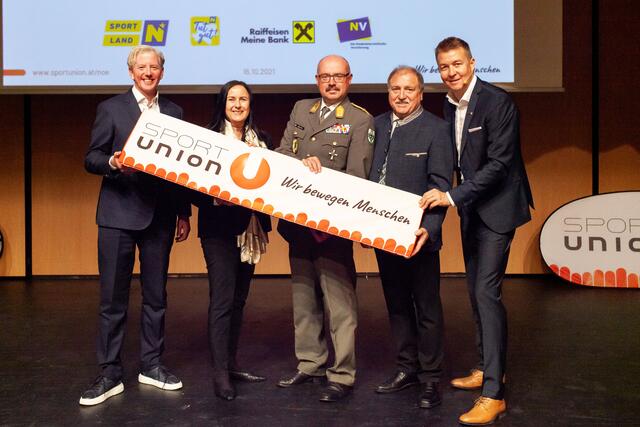  SPORTUNION Österreich Präsident Peter McDonald, Abteilungsleiterin Sport Ilse Stöger, Militärkommandant Martin Jawurek und Geschäftsführer Markus Skorsch gratulierten Präsident Raimund Hager (2.v.r.) zur Wiederwahl. | Foto: Sportunion NÖ