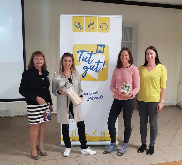 Anette Töpfl, Christa Kummer, Regionalbetreuerin Birgit Wurzer, Arbeitskreisleiterin Verena Ölzant | Foto: Marktgemeinde Vitis