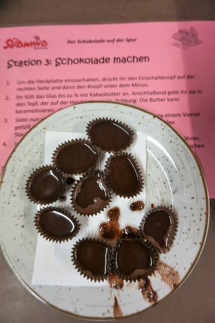 Schokolade selbst gemacht: In den Ferien bot die Fairtrade-Gemeinde Ostermiething einen Workshop dazu an.  | Foto: privat