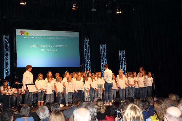 Die Kinder der Volksschule Bleiburg mit ihren LehrerInnen