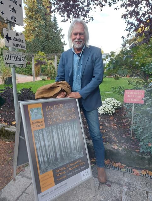 Der Naturfilmer Erich Pröll hielt die Eröffnungslaudatio. | Foto: Aigner