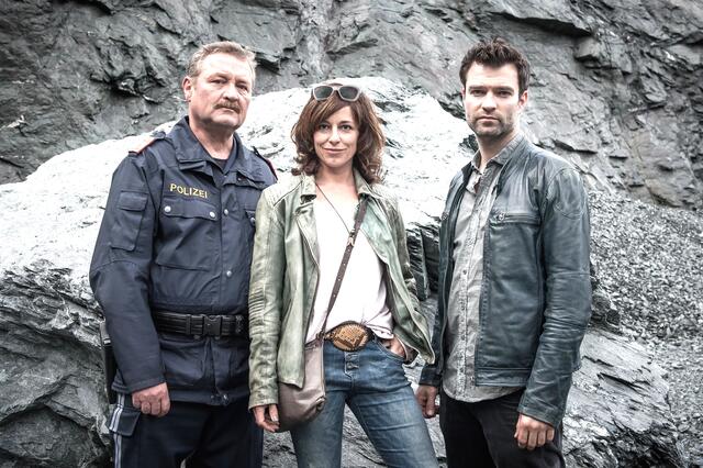Ferry Öllinger, Julia Cencig und Jakob Seeböck verabschieden sich von Kitzbühel. | Foto: BEO Film/St. Leo