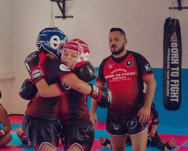 Kinder ab vier Jahren sind in der Fight Academy in Braunau zum Training willkommen.  | Foto: BTFA Braunau