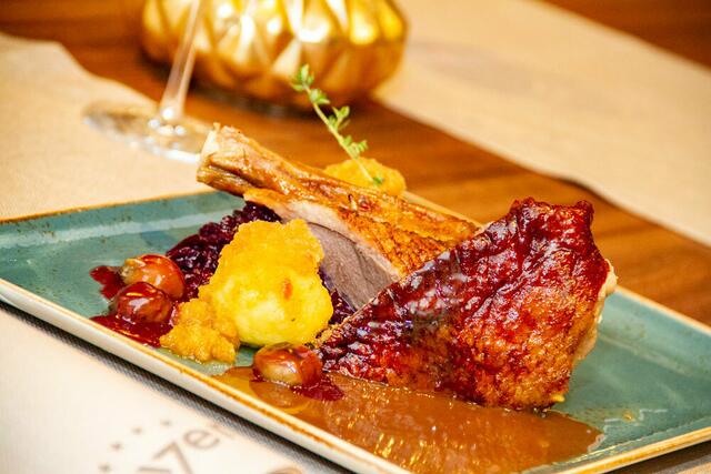Herbstzeit ist Ganslzeit: Auch im Restaurant MILO kann man sich heuer wieder die traditionelle Köstlichkeit schmecken lassen. | Foto: Hotel Seven
