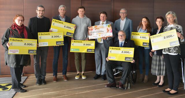 Andrea Roschek, Pannonische Tafel; Christoph Neubacher-Kefer, Kinderdorf Pöttsching; Harald Jankovits, Sterntalerhof; Moritz Kirschner, SOS Kinderdorf Pinkafeld; Rudolf Könighofer, Raiffeisenlandesbank Burgenland; Karl Schiessl, Bgld. Hilfswerk; Manfred Seifert, ÖZIV; Petra Frank, Caritas Burgenland; Danja Wachmann und Anneliese Reiterer-Frantsits, Elisabeth-Heim Jennersdorf
