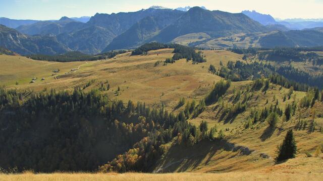 Herrliches Wandergebiet mit Blick bis zum Dachstein
