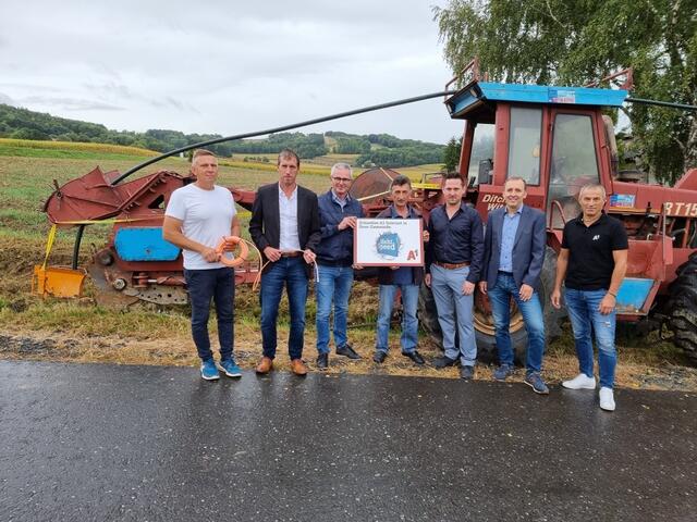 Bei den Grabungsarbeiten: Ortsvorsteher Karlheinz Peischl, Bauausschuss-Obmann Bernd Kremsner, Ortsvorsteher Dieter Hirmann, Bürgermeister Erich Sziderits, Andreas Schwarz (Firma Lackner), Markus Halb (A1), Mario Mayer (A1). | Foto: Gemeinde St. Michael