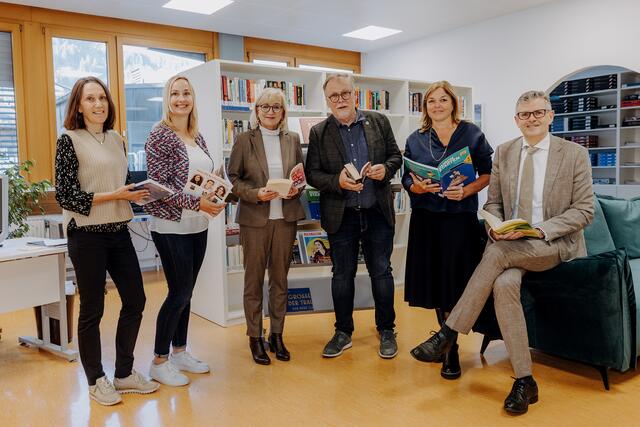 Eröffneten die neue THEK3 an der HAK/HAS: Ingrid Morrell und Kathrin Haas (THEK3), LRBeate Palfrader, Direktor Fritz Eller, SR Ellen Sieberer, Bgm. Klaus Winkler. | Foto: HAK/Reifmüller