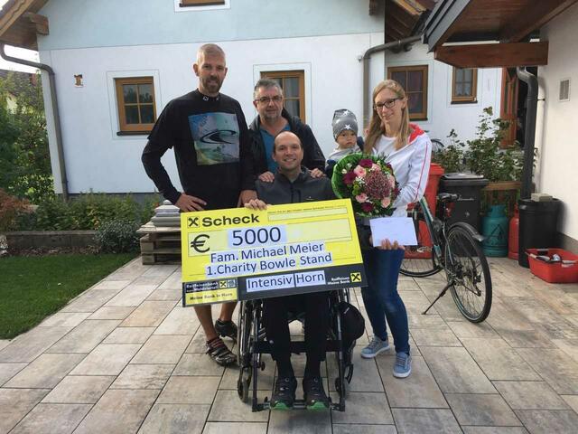 Michael Meier mit Sohn David und Ehefrau Daniela sowie Stefan Reiterer und Martin Nendwich (beide LK Horn Intensivabteilung)