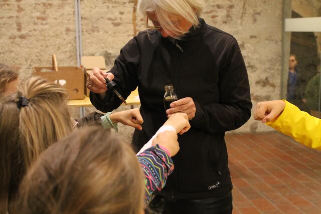 Die Schüler hatten viel Freude an der Essigverkostung | Foto: Jennifer Flechl