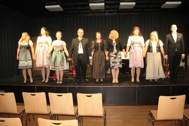 In Hochform: Das Ensemble der Theatergruppe Gänserndorf
