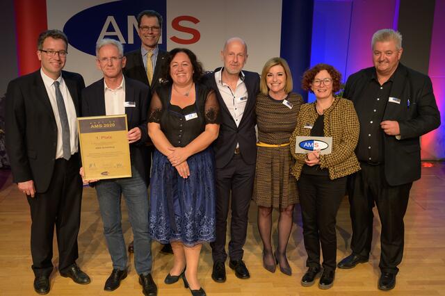 Bei den "Best of AMS-Award" wurde die Geschäftsstelle Schärding als beste in Oberösterreich geehrt. Am Foto: AMS Vorstand Johannes Kopf, Harald Slaby (AMS Schärding), BMA-Sektionschef Roland Sauer, Alexandra Reitinger, Walter Kumpfmüller (beide AMS Schärding), stv. Landesgeschäftsführerin AMS OÖ Iris Schmidt, Barbara Pointner (AMS Schärding), AMS Vorstand Herbert Buchinger | Foto: AMS