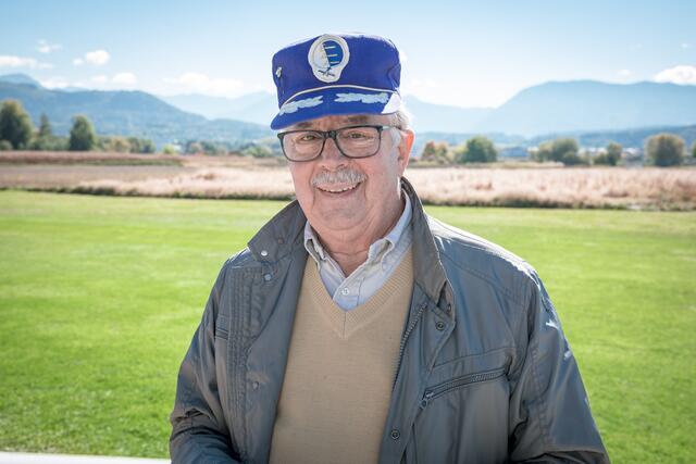 Karl Heinz Moschitz vlg. Wolschner-Karli einer der letzten Zeitzeugen der Flugplatzgeschichte. | Foto: Bernhard Knaus