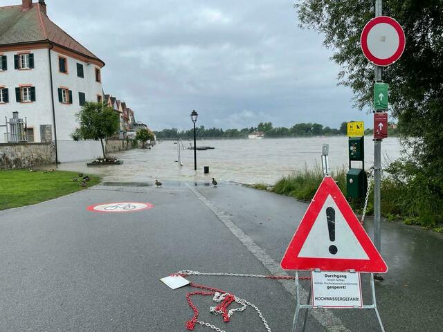 Hochwasser am Inn vor einigen Monaten: Die Absperrungen werden von vielen Menschen nicht ernst genommen, berichtet die Feuerwehr.
