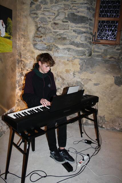 Anton Patscheider sorgte für die musikalische Umrahmung.  | Foto: Elisabeth Zangerl 