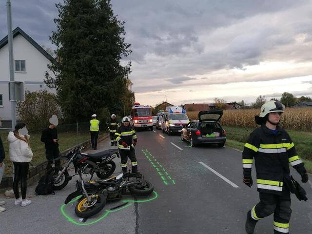 Bei der Ortsausfahrt Söding war ein Moped mit einem Pkw kollidiert. | Foto: FF Söding