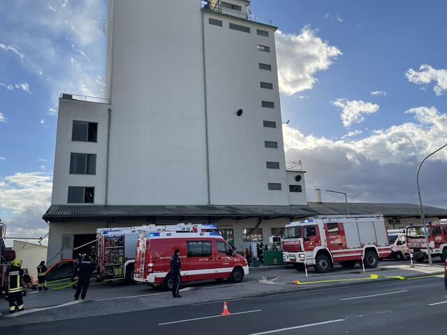 Zahlreiche Feuerwehren waren schnell am Einsatzort.