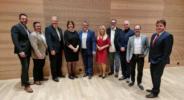 Stadträte Roland Kahr und Kurt Schatzl, VizeBgm. LaAbg. Michael Fischer, Bezirkshauptfrau Eisabeth Schwetz, Bürgermeister Paul Mahr, VizeBgm. LaAbg. Heidi Strauss, VizeBgm. Stadtrat Christoph Schneeberger, Stadträte Bernhard Stegh, Harald Maier-Kern und Michael Kröpfl (v.l.). | Foto: Stadtgemeinde Marchtrenk