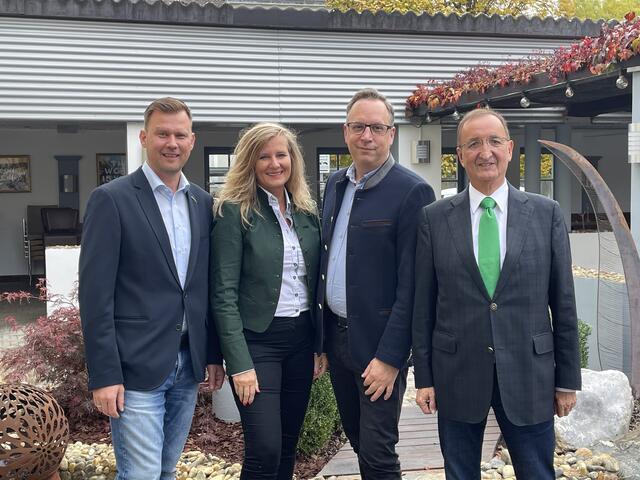 Wünschen sich mehr Transparenz in Leibnitz: Daniel Kos, Manuela Kittler, Berndt Hamböck und Walter Lesky. | Foto: Eva Heinrich-Sinemus